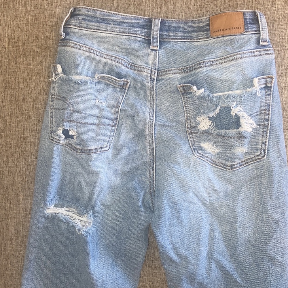 AE Ripped Relaxed Mom Jean - Picture 11 of 15